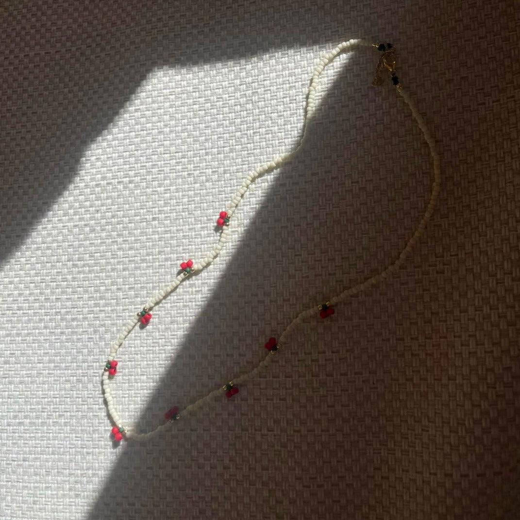 collana con ciliegie artigianale