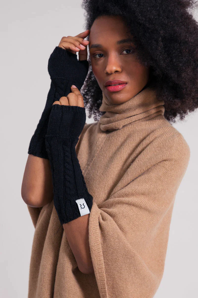 Manicotti in cashmere rigenerato color nero