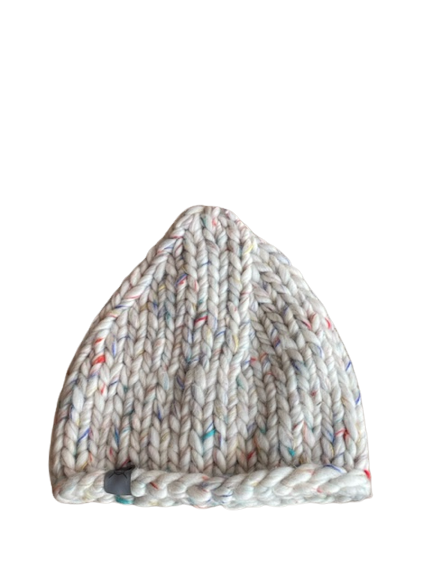 Cappello in lana color bianco con inserti pop
