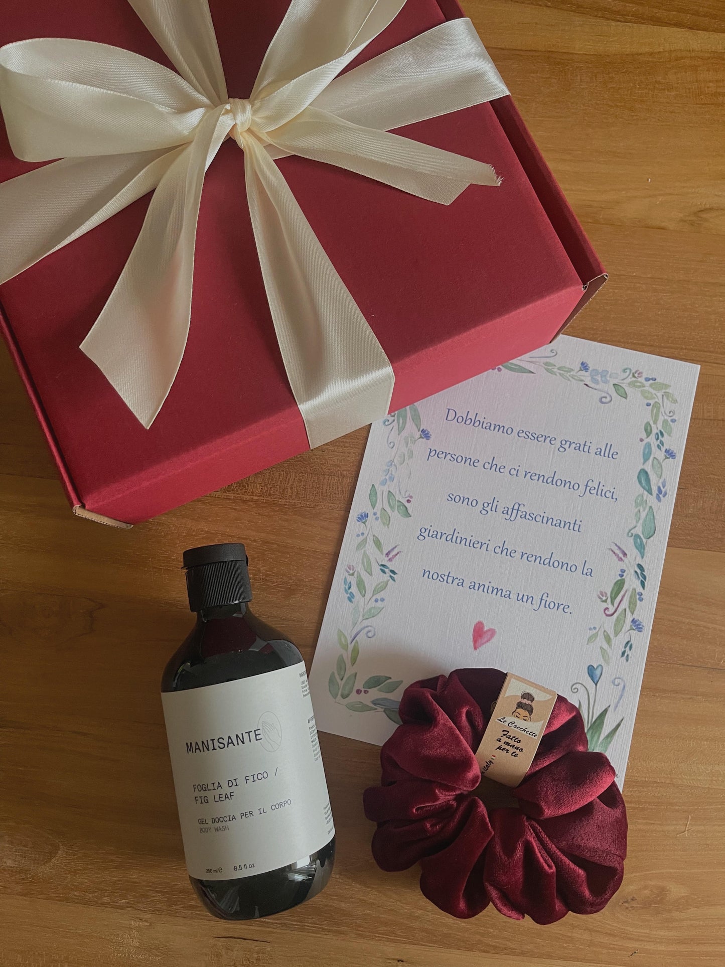 Box: gel doccia foglia di fico, scrunchie e stampa d'autore con dedica