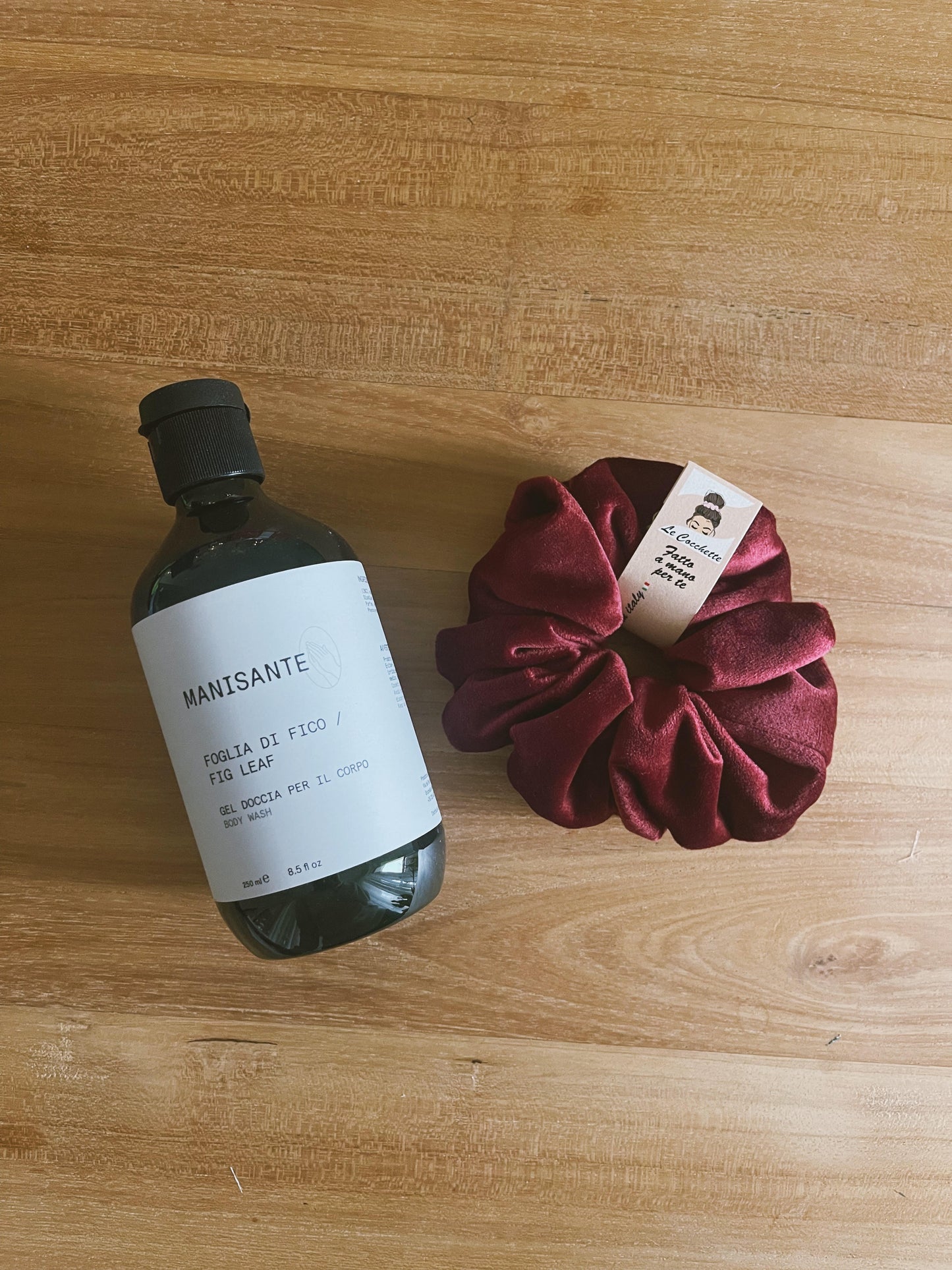Box: gel doccia foglia di fico, scrunchie e stampa d'autore con dedica
