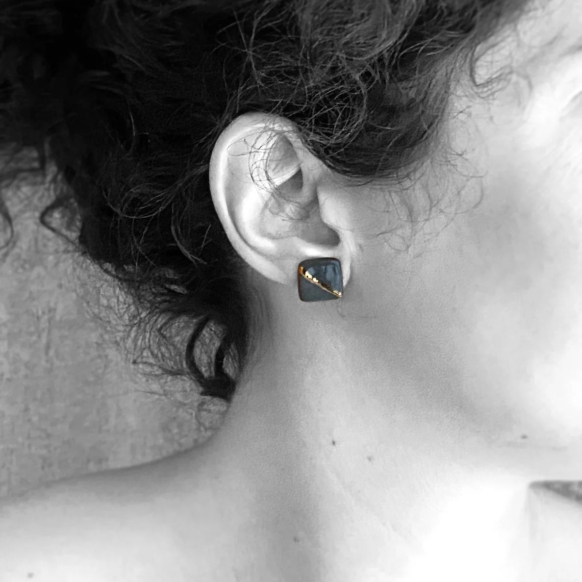 Orecchini Black Half Square buttons