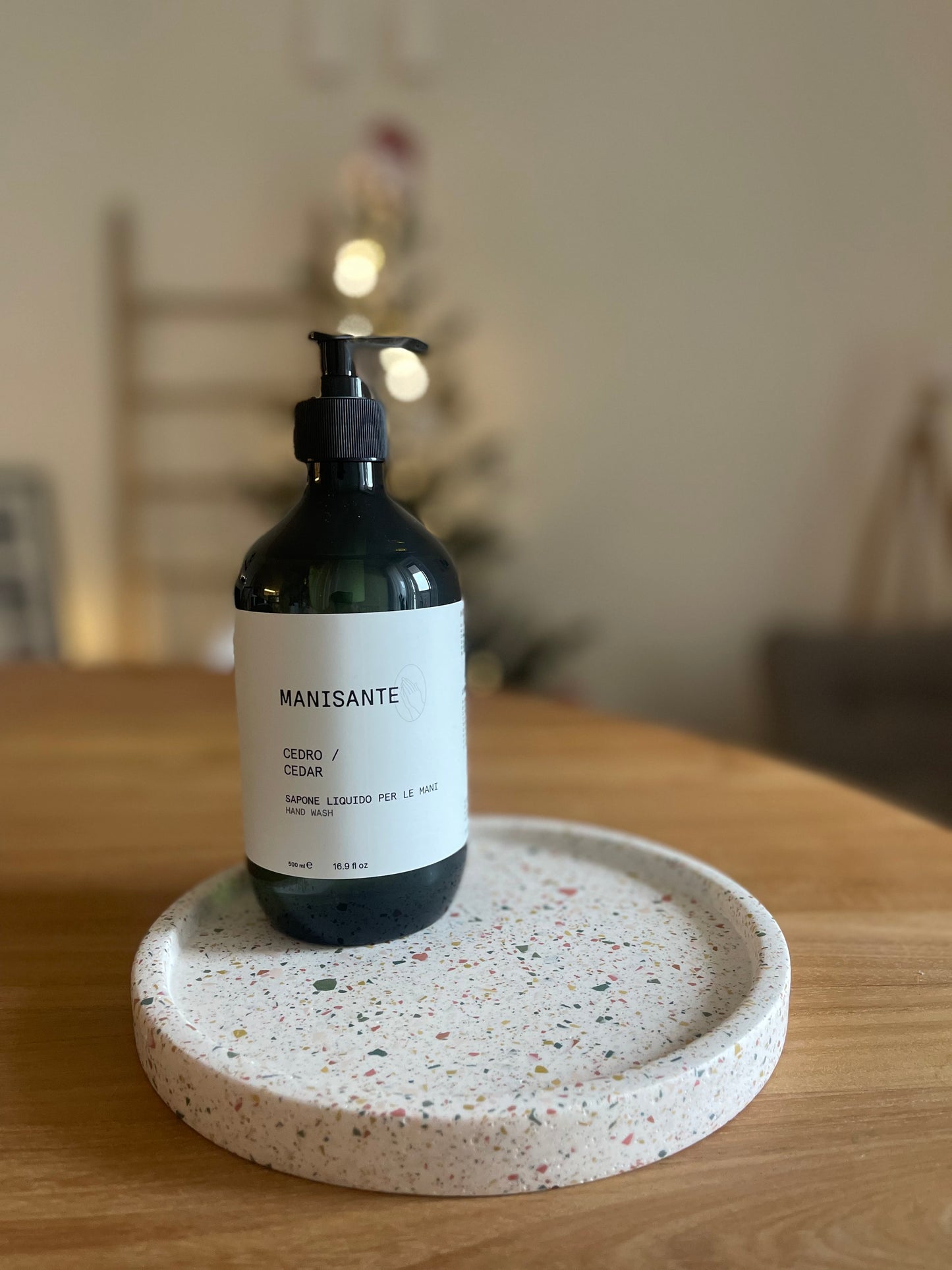 Box: sapone liquido mani, svuotatasche Terrazzo e stampa d'autore con dedica