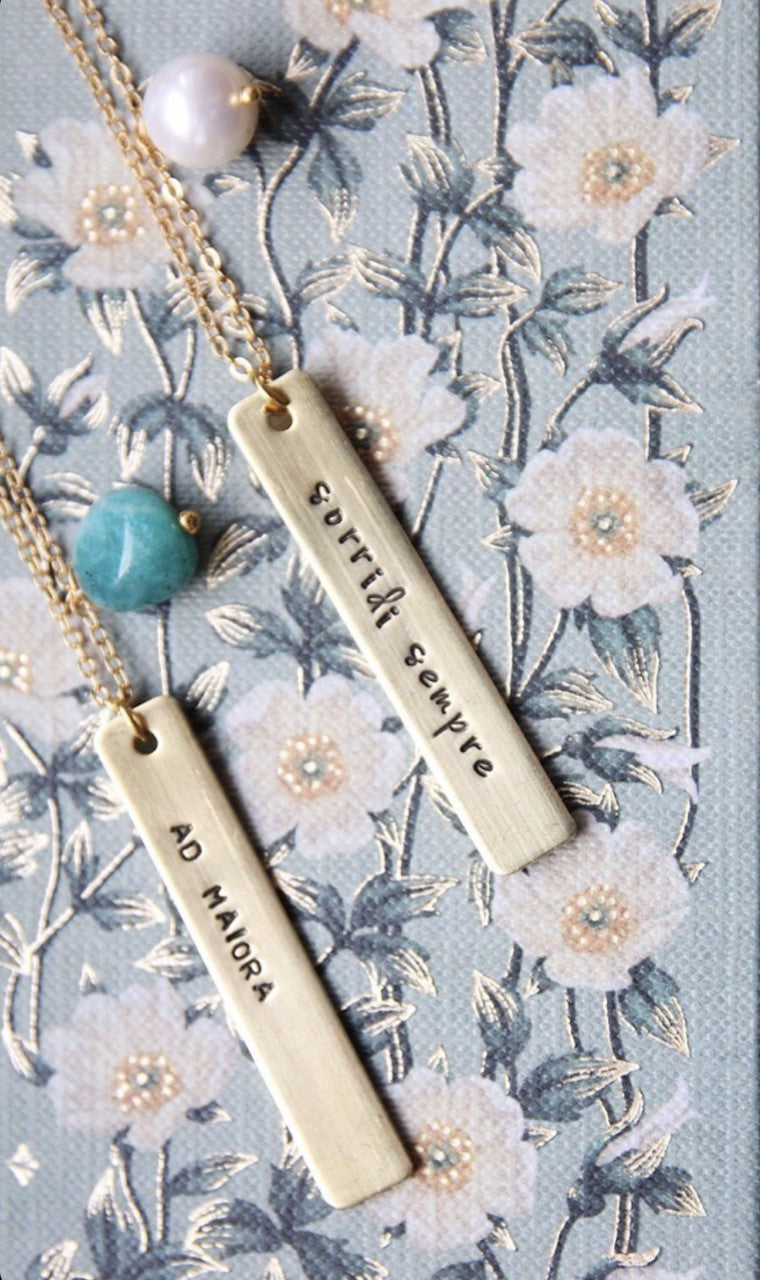 Box: Acqua botanica, collana in ottone con pietra e stampa d'autore
