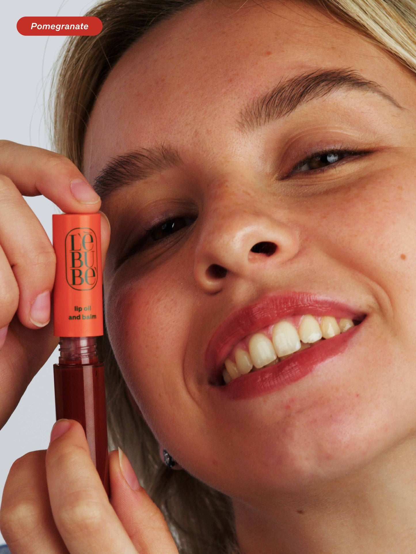 Tinted Lip Oil & Balm - Colore, trattamento e gloss in un unico gesto.