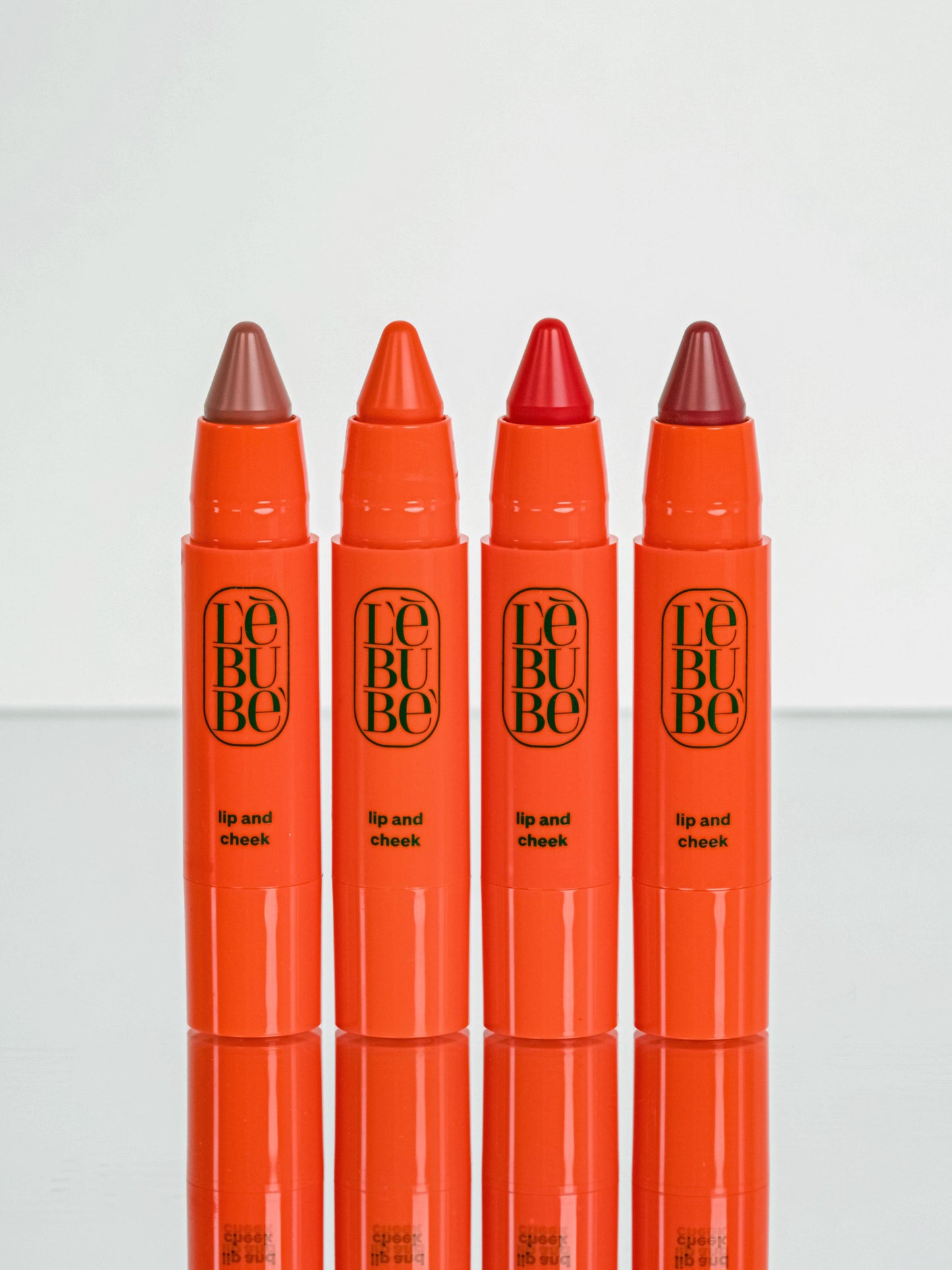 Lip and Cheek  Rossetto + blush in un unico prodotto.