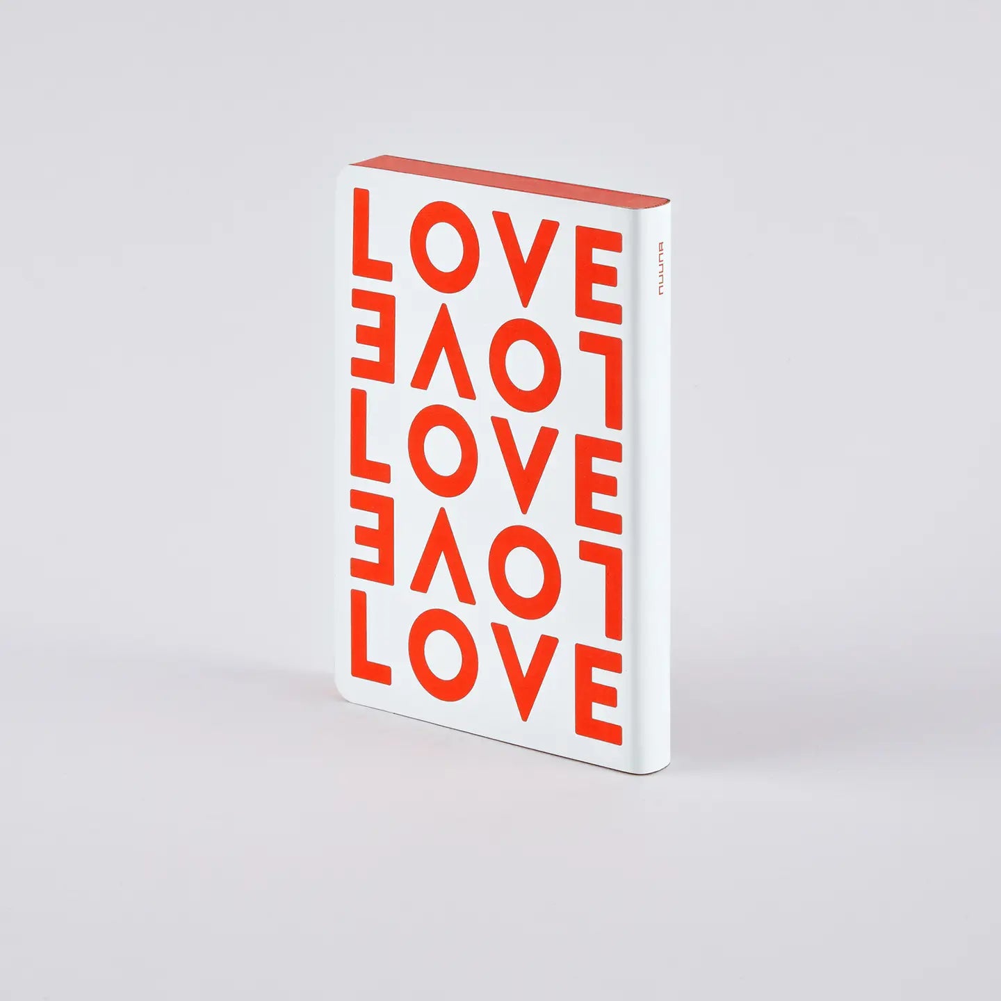 Notebook Graphic S Love con copertina in similpelle riciclata, formato 108x150 mm, mini agenda con stampa rossa e pagine a puntini