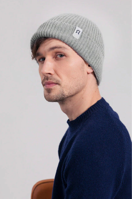 Cappello in cashmere grigio